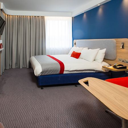 Holiday Inn Express Burton On Trent By Ihg Экстерьер фото