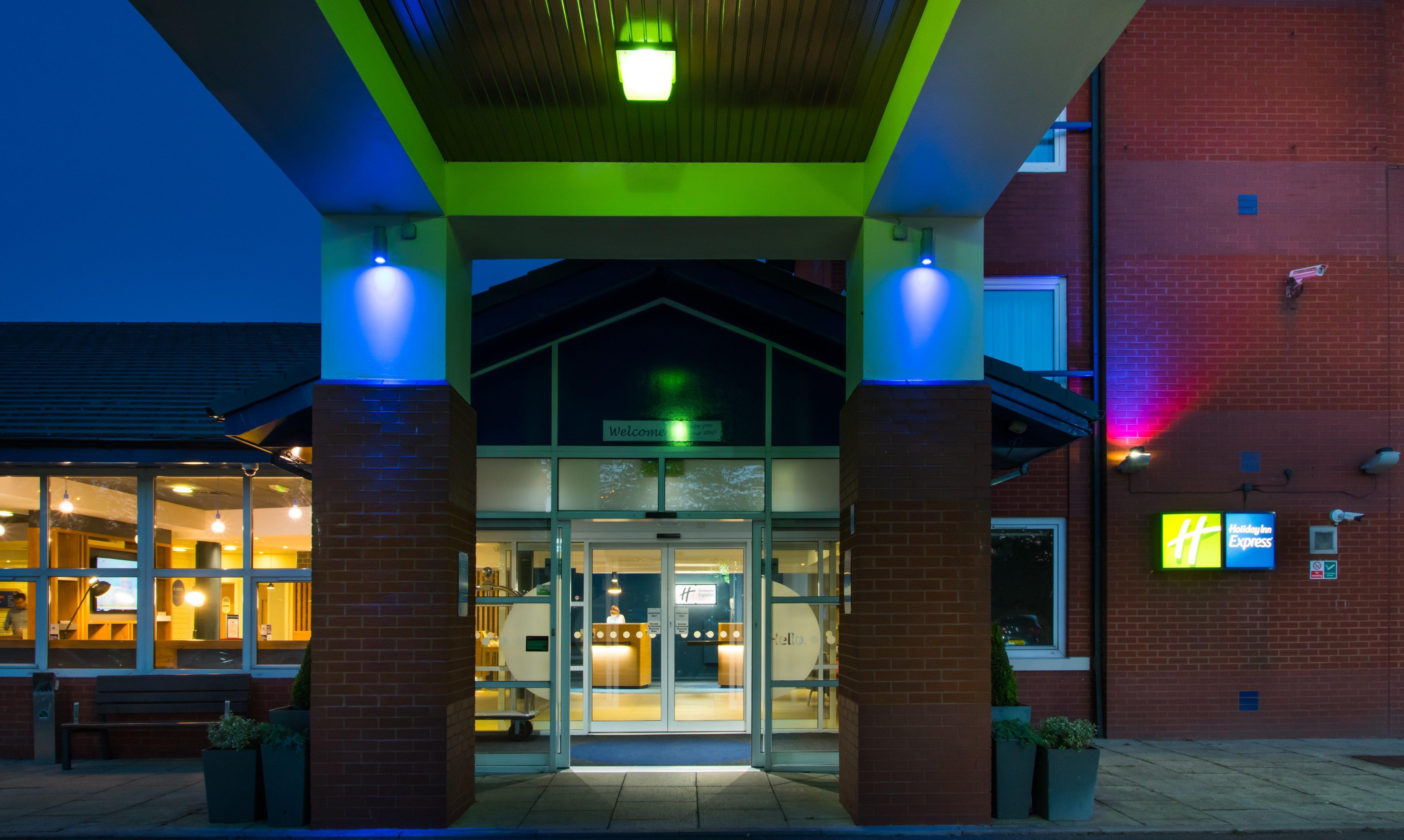Holiday Inn Express Burton On Trent By Ihg Экстерьер фото