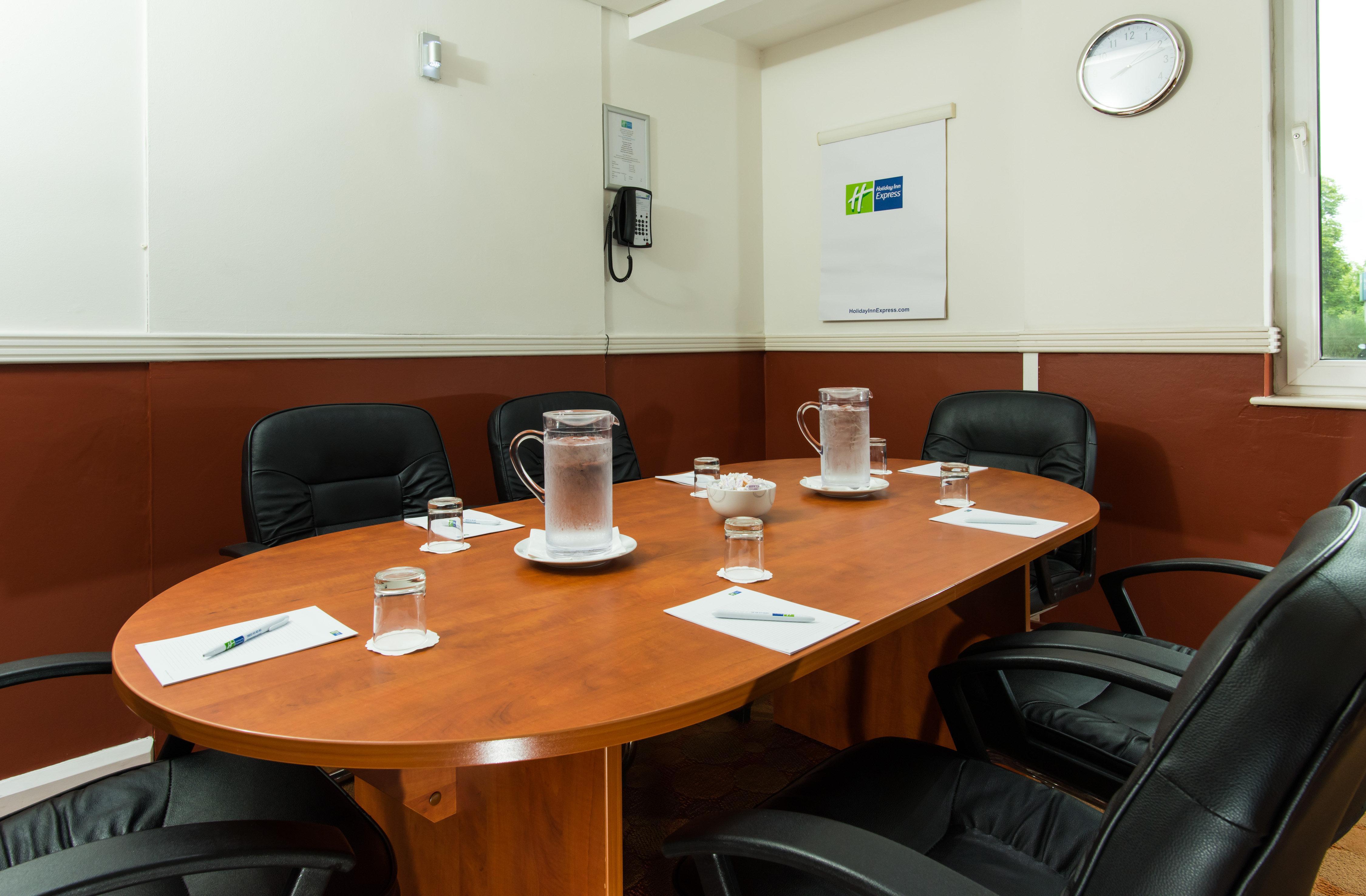 Holiday Inn Express Burton On Trent By Ihg Экстерьер фото
