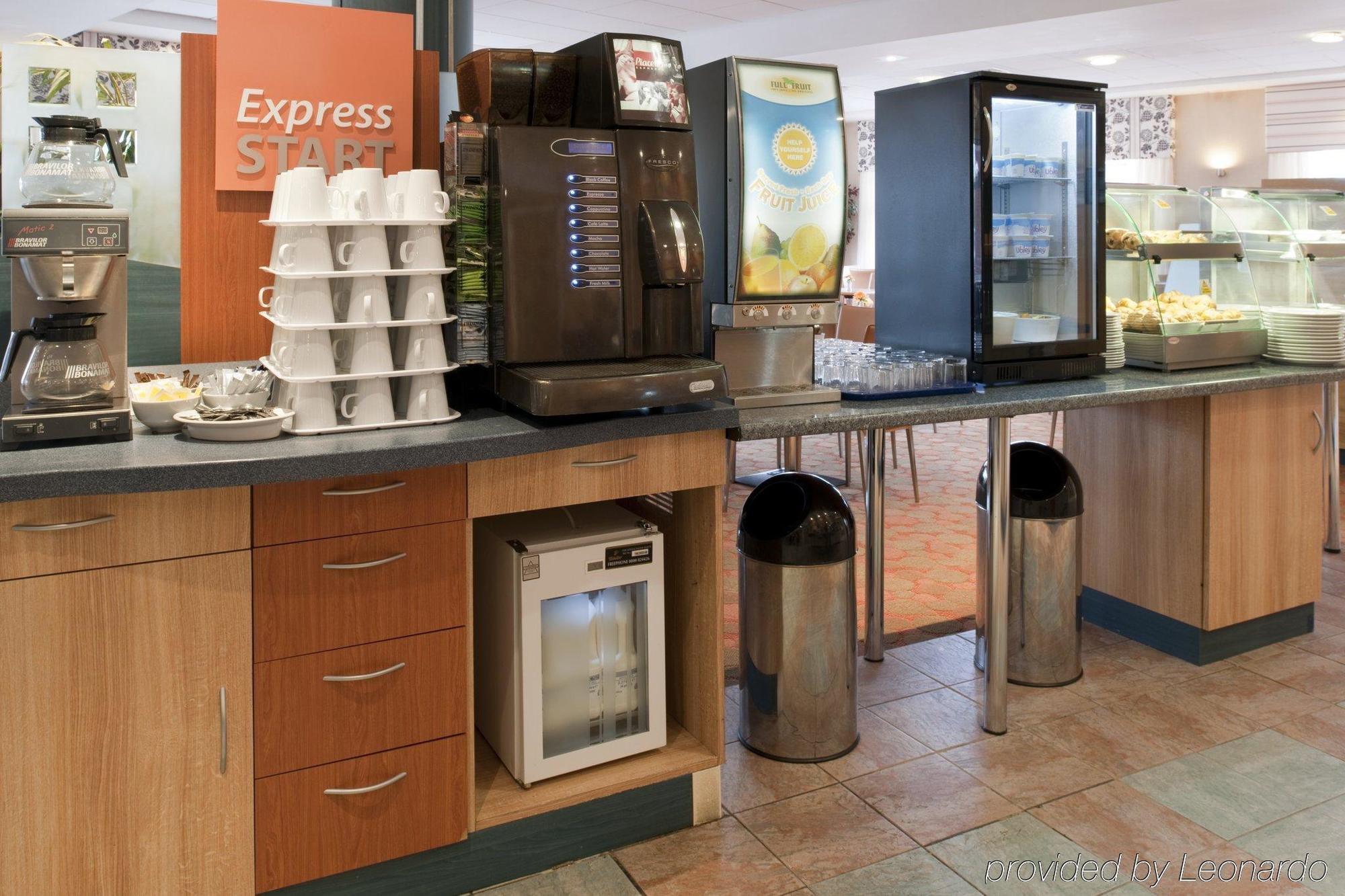 Holiday Inn Express Burton On Trent By Ihg Экстерьер фото