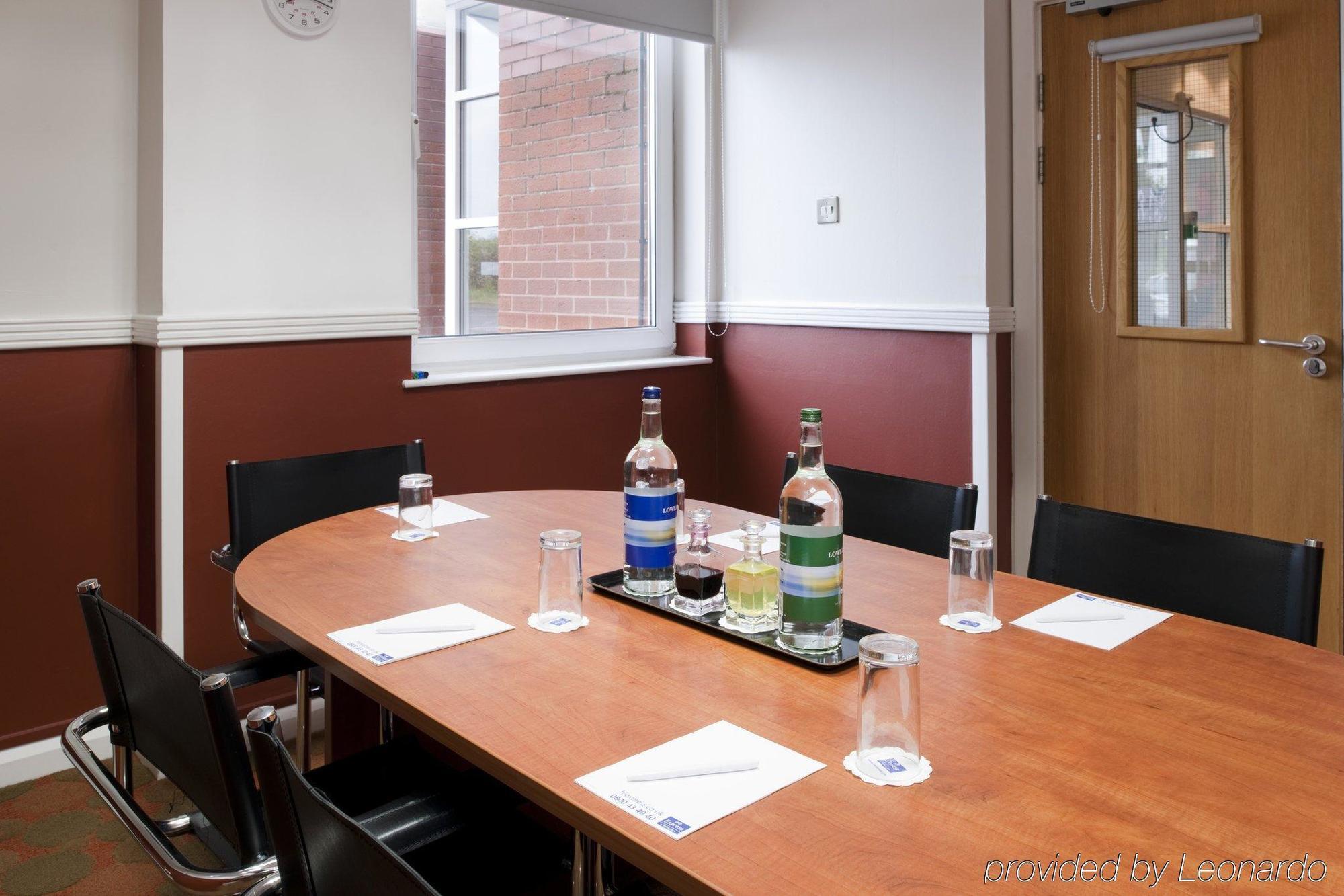 Holiday Inn Express Burton On Trent By Ihg Удобства фото