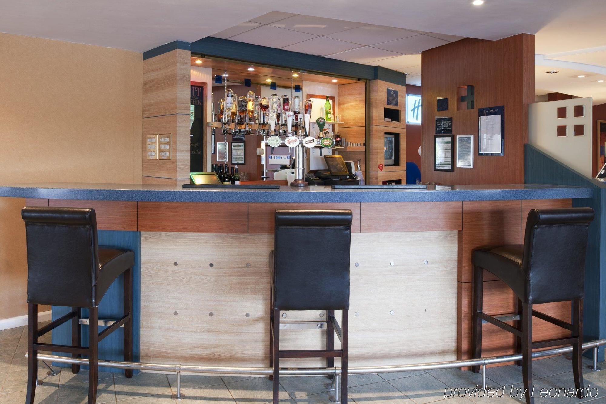 Holiday Inn Express Burton On Trent By Ihg Ресторан фото