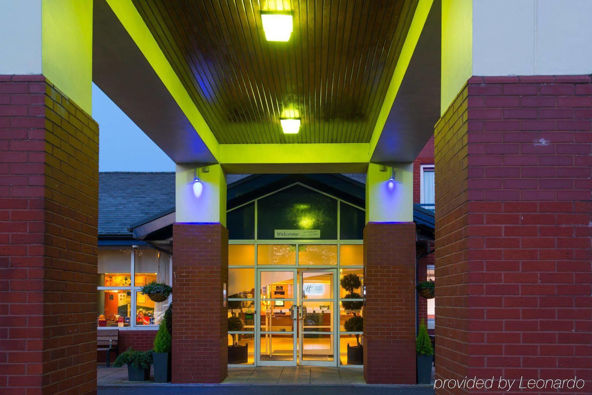 Holiday Inn Express Burton On Trent By Ihg Экстерьер фото