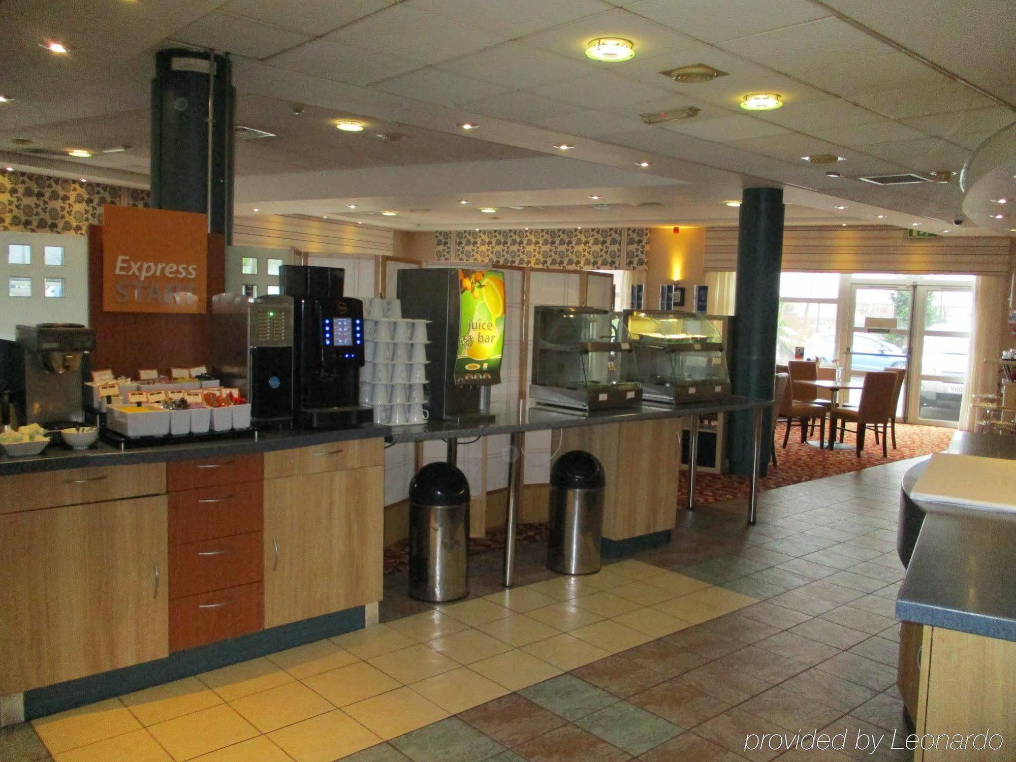 Holiday Inn Express Burton On Trent By Ihg Экстерьер фото
