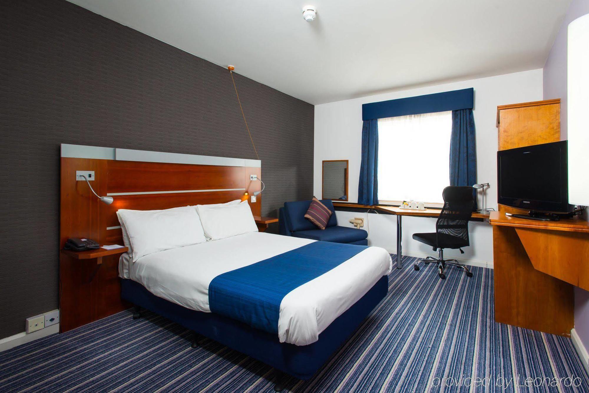 Holiday Inn Express Burton On Trent By Ihg Экстерьер фото