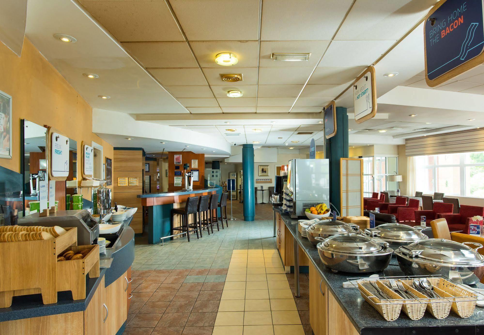 Holiday Inn Express Burton On Trent By Ihg Экстерьер фото